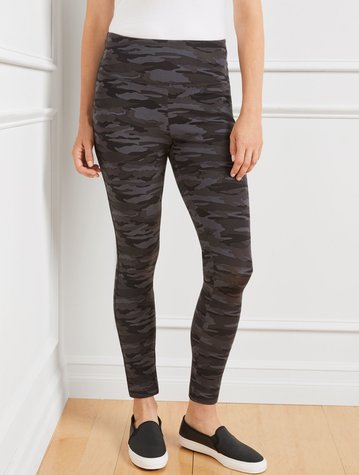SPANX Women's Look at me Now Seamless Bike Shorts Black Camo Leggings :  : Clothing, Shoes & Accessories